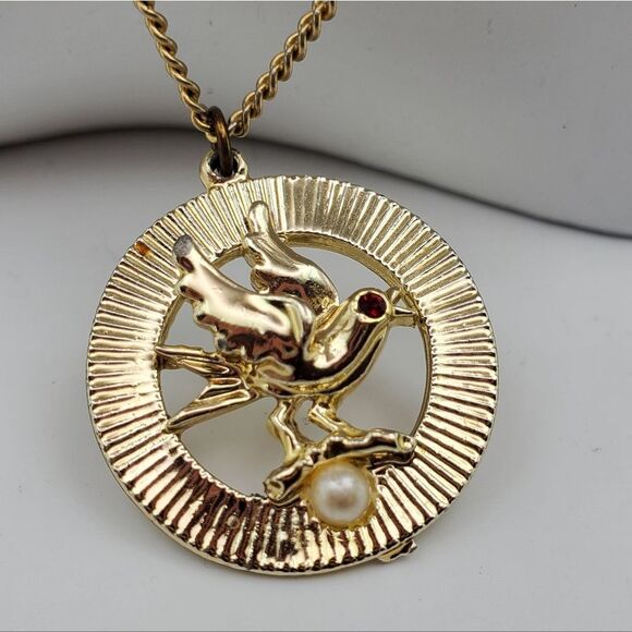 Flying dove with its baby pearl egg ruby eyes necklace amulet N0739 - Picture 3 of 5